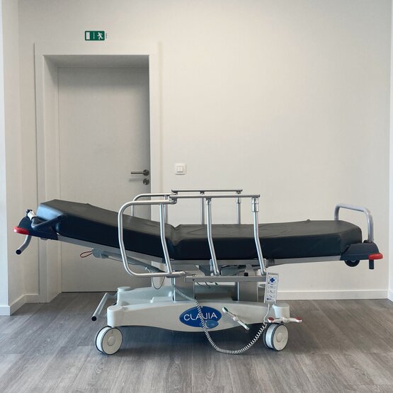 Battery-powered electric two-piece stretcher - Clavia LSA - outlet